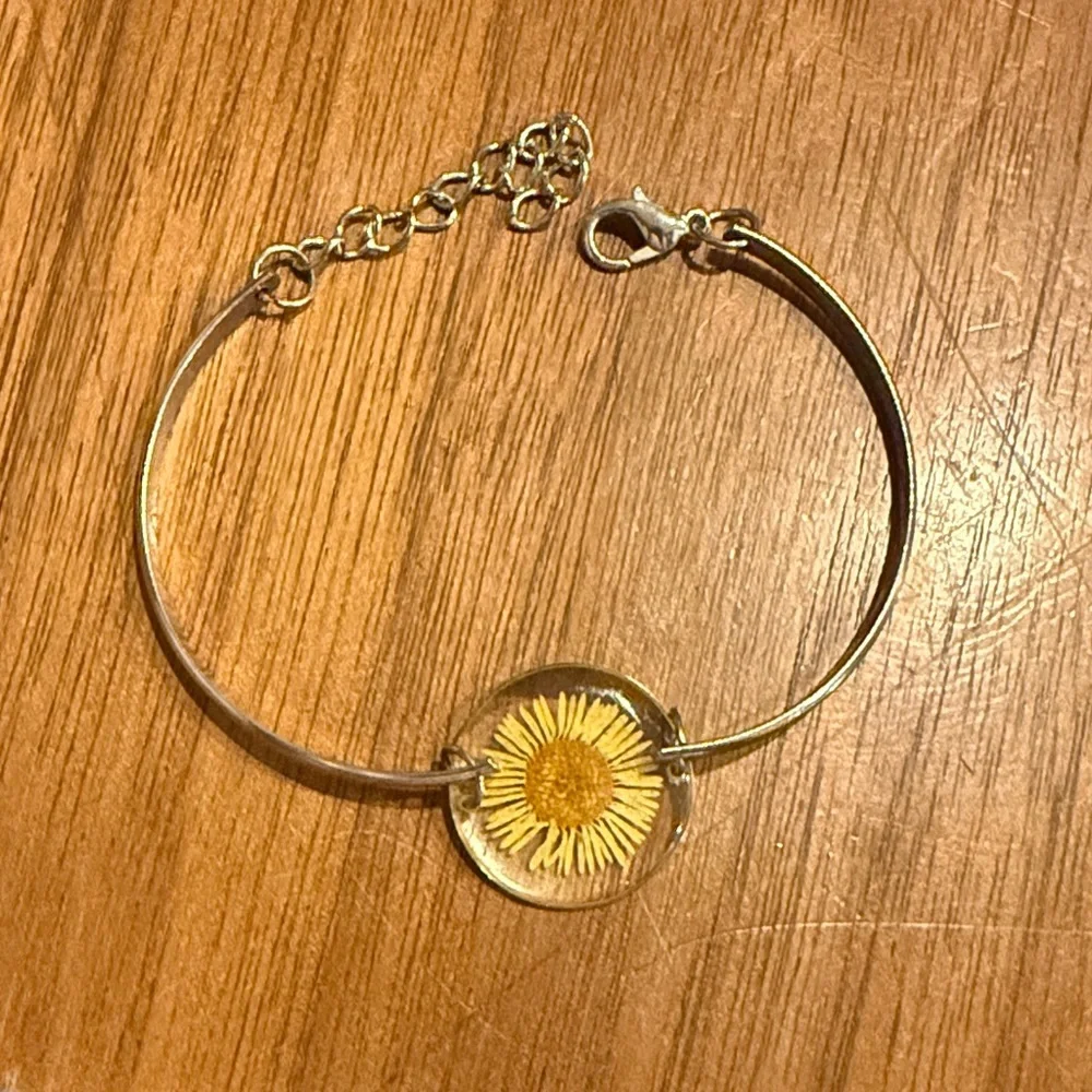 Vintage Gold Floral Bracelet - Picture 1 of 3